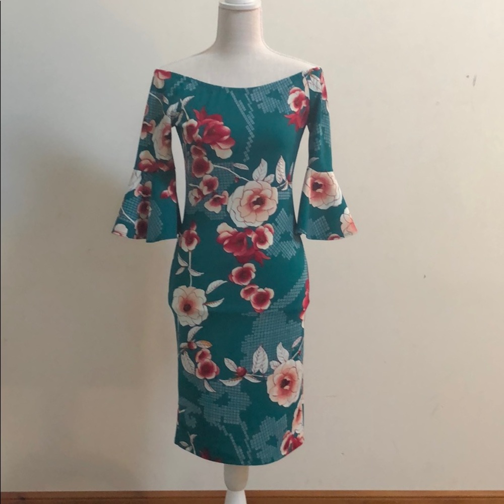 NWOT off shoulder dress size Medium
